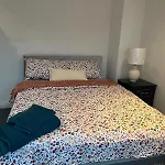 Cozy 2 Bedroom House In Bradford With 2 Private Car Parking And Garden