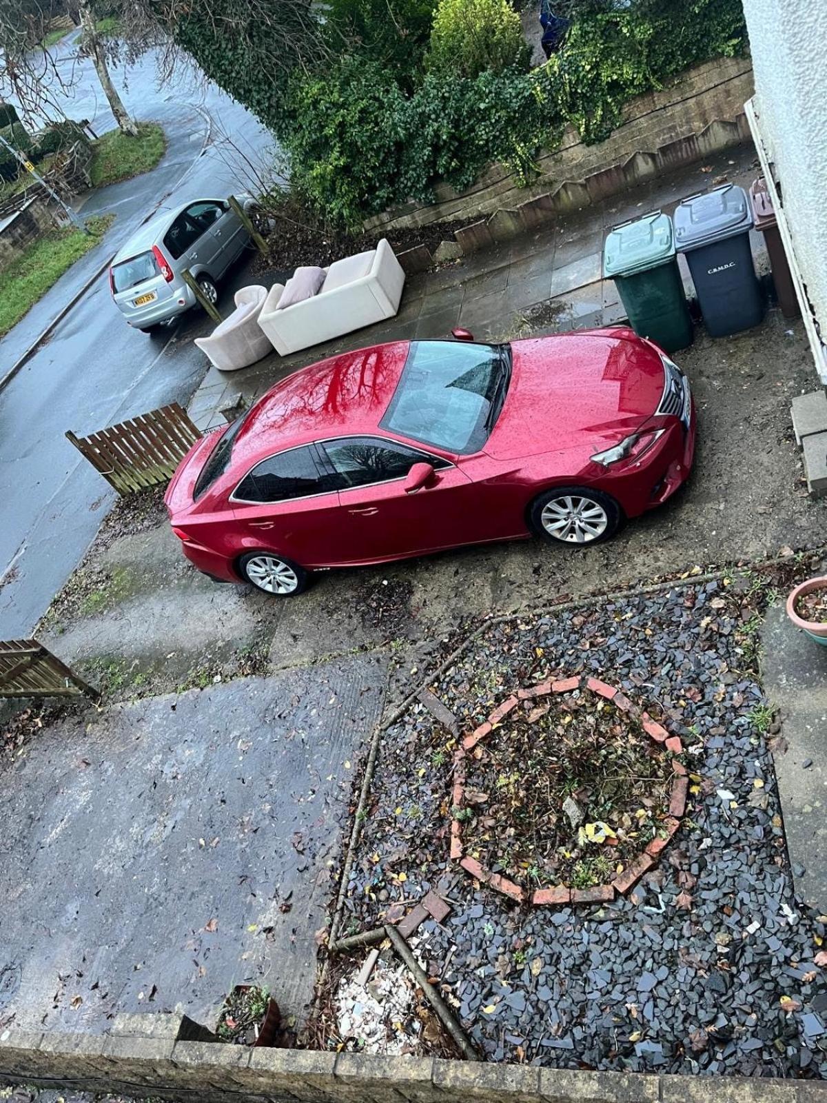 Cozy 2 Bedroom House In With 2 Private Car Parking And Garden *