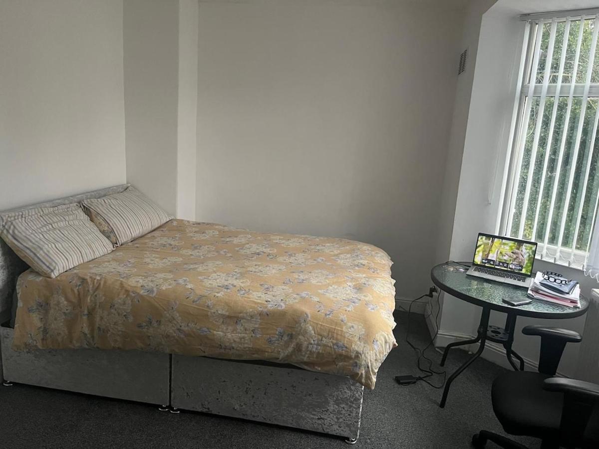 Holiday home Cozy 2 Bedroom House In With 2 Private Car Parking And Garden